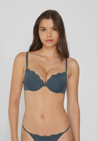 Бюстгальтер Бюстгальтер