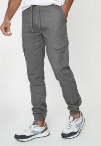 Брюки с накладными карманами Брюки с накладными карманами