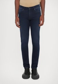 Узкие джинсы Узкие джинсы