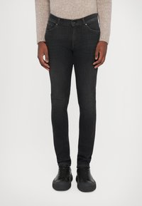 Узкие джинсы Узкие джинсы