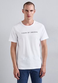 Футболка Футболка