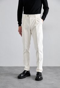 Вельветовые брюки Вельветовые брюки