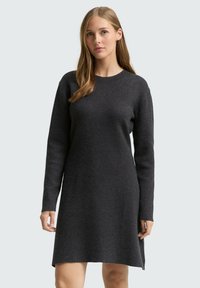 Вязаное платье Вязаное платье