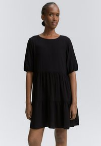 Короткое платье Короткое платье