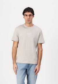 Футболка Футболка