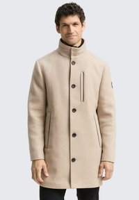 Короткое пальто Короткое пальто