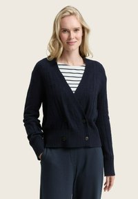 Вязаная кофта Вязаная кофта