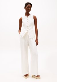 Босоножки на танкетке Босоножки на танкетке