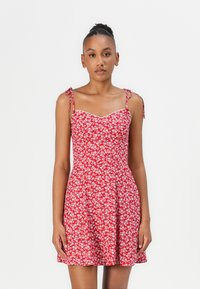 Короткое платье Короткое платье