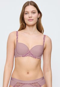 Бюстгальтер на косточках Бюстгальтер на косточках