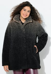 Короткое пальто Короткое пальто