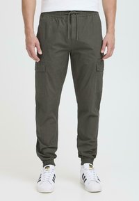 Брюки с накладными карманами Брюки с накладными карманами