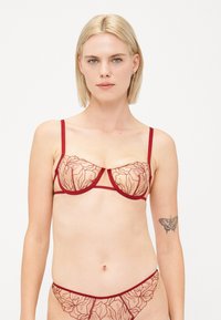 Бюстгальтер Бюстгальтер