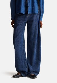 Клешеные джинсы Клешеные джинсы