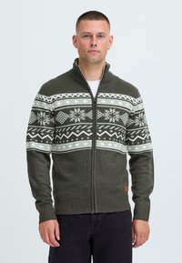 Вязаная кофта Вязаная кофта