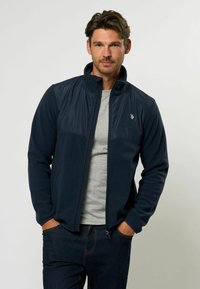 Флисовая куртка Флисовая куртка