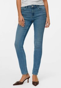 Узкие джинсы Узкие джинсы