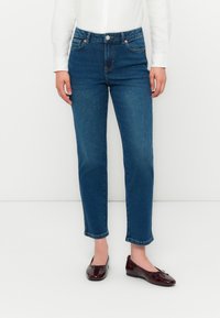 Свободные джинсы Свободные джинсы