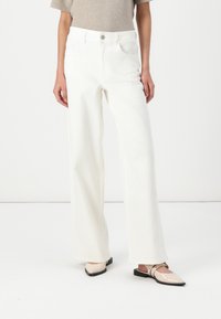 Клешеные джинсы Клешеные джинсы