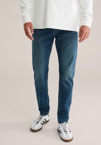 Узкие джинсы Узкие джинсы