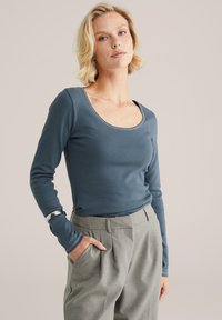 Лонгслив Лонгслив