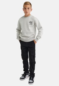 Пуловер Пуловер