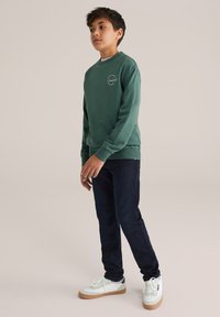 Пуловер Пуловер