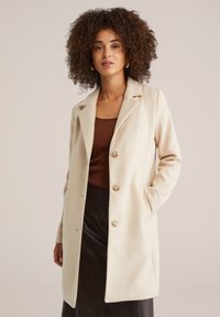 Короткое пальто Короткое пальто