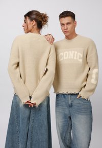 Пуловер Пуловер