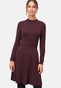 Вязаное платье Вязаное платье