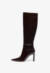 Высокие сапоги Высокие сапоги