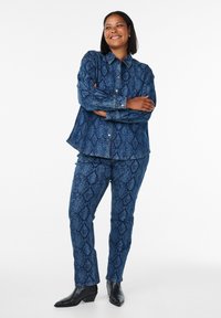 Прямые джинсы Прямые джинсы