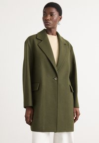 Короткое пальто Короткое пальто