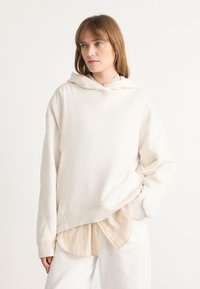 Пуловер с капюшоном Пуловер с капюшоном