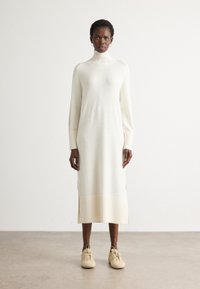 Вязаное платье Вязаное платье