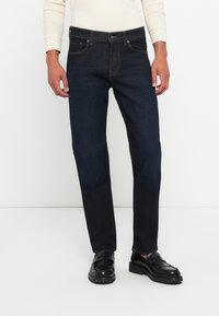 Прямые джинсы Прямые джинсы