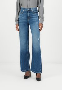 Прямые джинсы Прямые джинсы