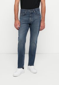 Прямые джинсы Прямые джинсы