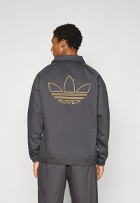 Спортивная куртка Спортивная куртка