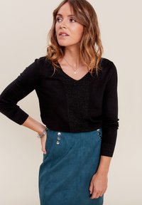 Пуловер Пуловер