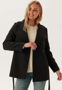 Короткое пальто Короткое пальто