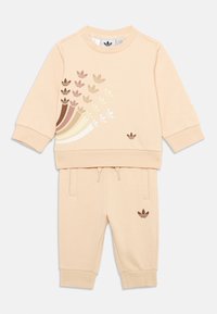 Набор одежды Набор одежды