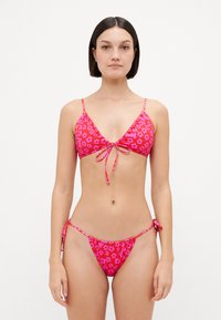 Бикини Бикини