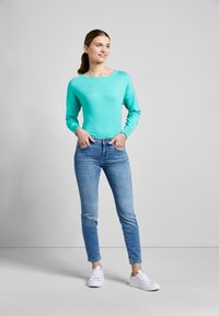 Джинсы Джинсы