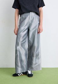 Джинсы Джинсы