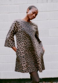 Короткое платье Короткое платье