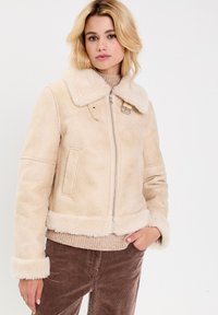 Короткая куртка Короткая куртка