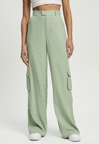 Брюки с накладными карманами Брюки с накладными карманами