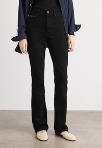 Узкие джинсы Узкие джинсы