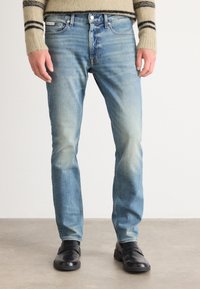 Узкие джинсы Узкие джинсы